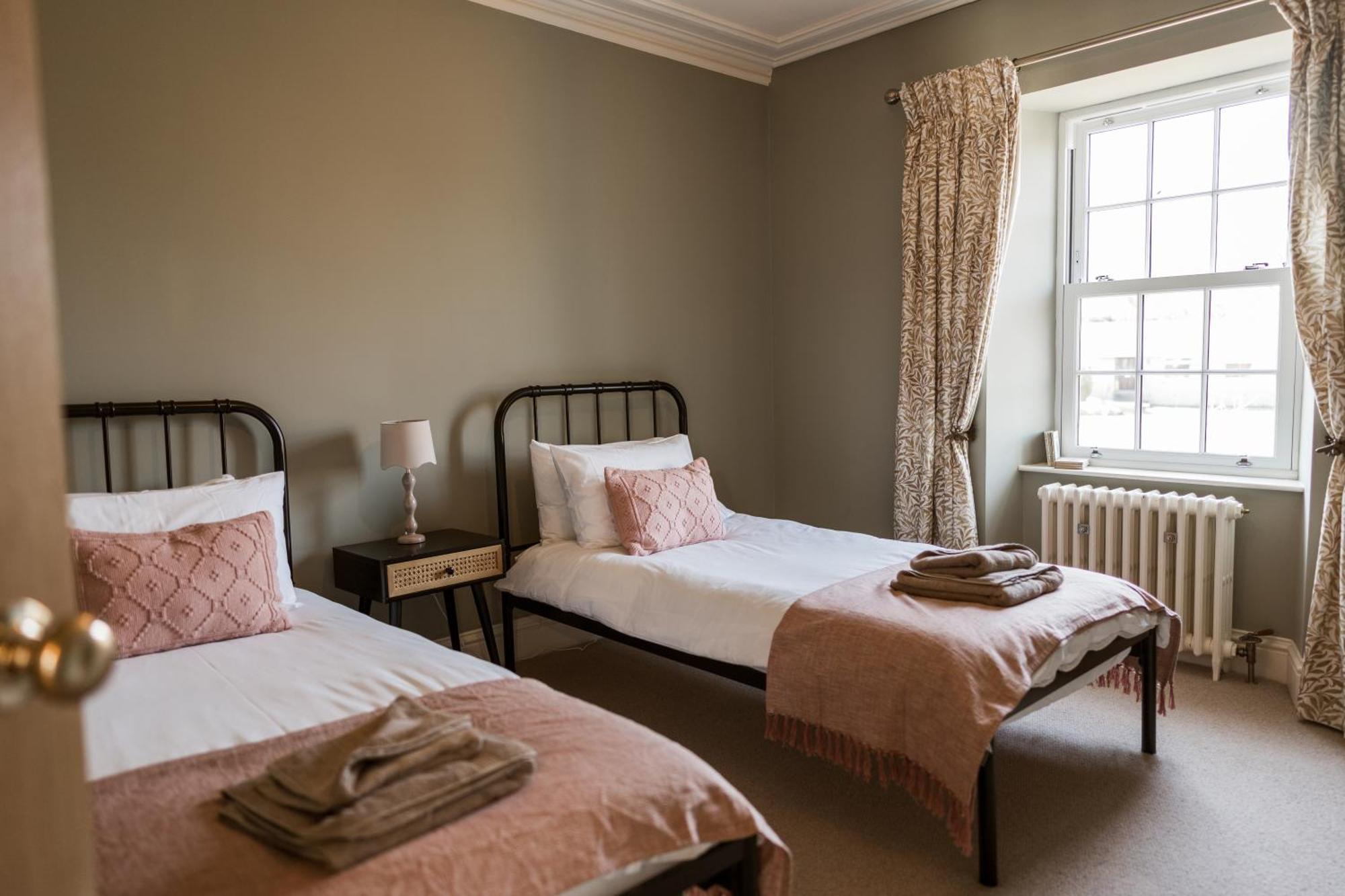 Rosebank - Hot Tub & Log Stove * Alexandria